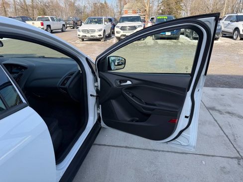Used 2017 Ford Focus SE image 9