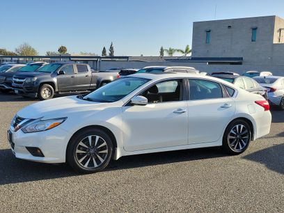 Used 2016 Nissan Altima 2.5 SV w/ Convenience Package