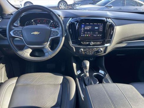 Used 2023 Chevrolet Traverse LT image 15