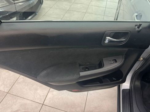 Used 2004 Honda Accord LX image 16