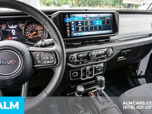 Used 2025 Jeep Wrangler Unlimited Sport AWD/4WD image 34