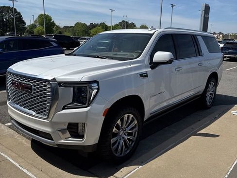 Used 2022 GMC Yukon XL Denali image 2