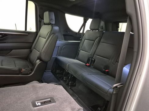 New 2026 Chevrolet Suburban LT image 26