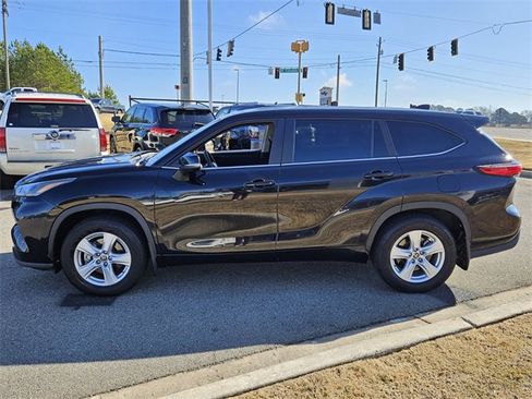 Used 2023 Toyota Highlander L image 4