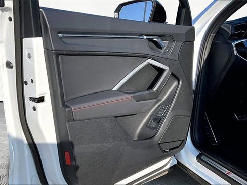 Used 2025 Audi Q3 2.0T Premium Plus w/ Premium Plus Package image 18