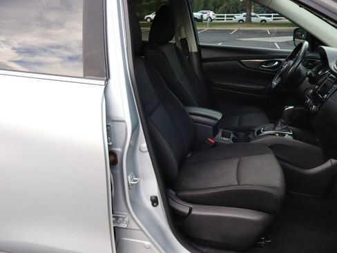 Used 2018 Nissan Rogue SV w/ Sun & Sound Touring Package image 22