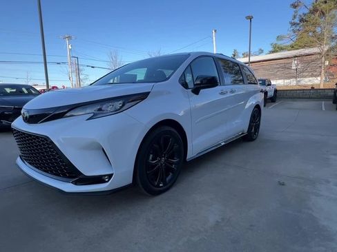 New 2026 Toyota Sienna XSE image 2