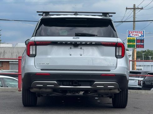 Used 2025 Ford Explorer Active w/ Active Comfort Package AWD/4WD image 7