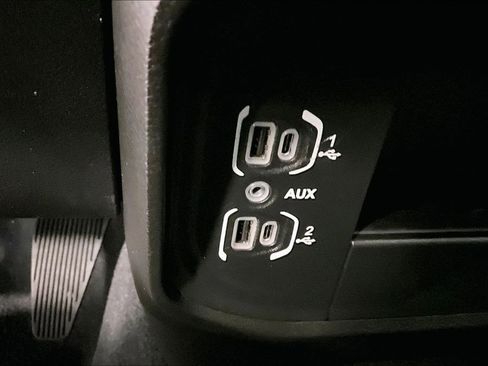 Used 2024 RAM 2500 Big Horn w/ Bed Utility Group image 30