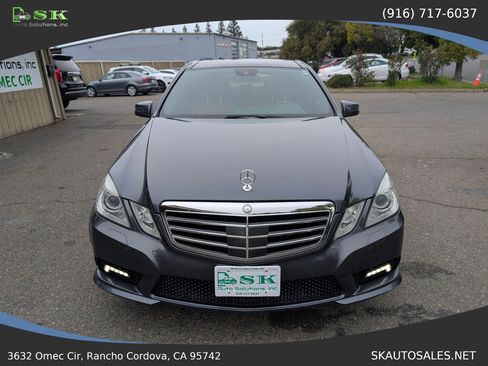 Used 2010 Mercedes-Benz E 550 Sedan image 3