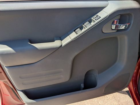 Used 2016 Nissan Frontier SV w/ SV Value Truck Package image 8