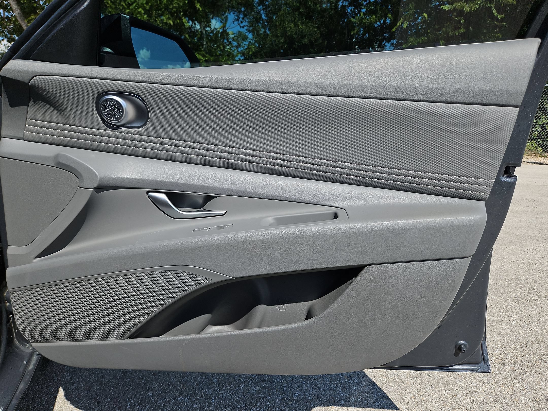 Used 2025 Hyundai Elantra Sport FWD image 29