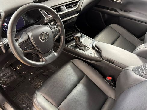 Used 2022 Lexus UX 200 w/ Accessory Package (Z2) FWD image 9
