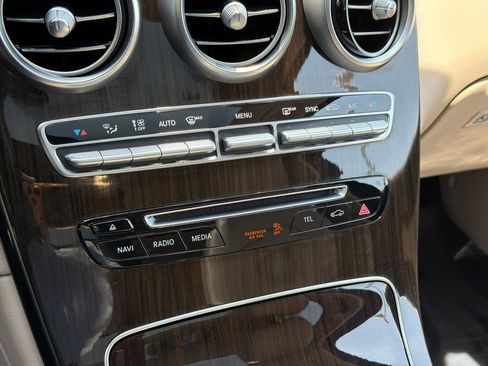 Used 2019 Mercedes-Benz GLC 300 4MATIC image 25