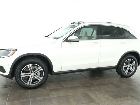 Used 2017 Mercedes-Benz GLC 300 4MATIC image 2