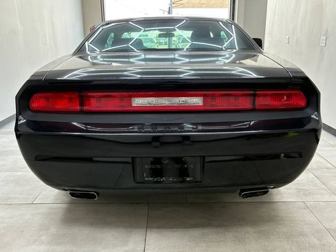 Used 2013 Dodge Challenger SXT RWD image 8