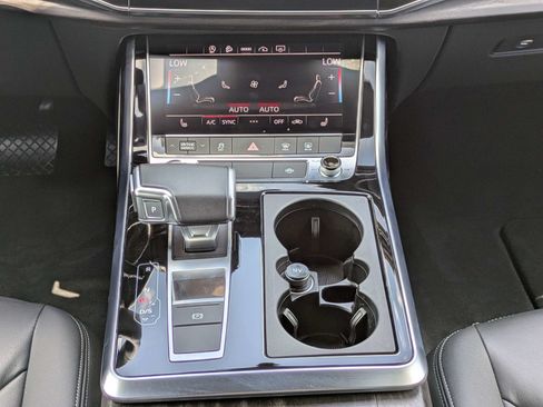 Used 2023 Audi Q8 Premium AWD/4WD image 22