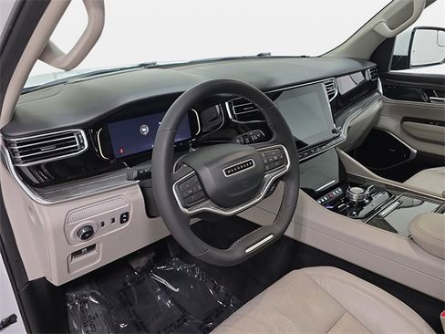 Used 2022 Jeep Wagoneer Series III w/ Premium Group I image 16