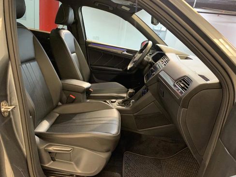 Used 2022 Volkswagen Tiguan SE R-Line image 56