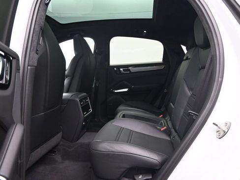 Used 2023 Porsche Cayenne Turbo AWD/4WD image 26