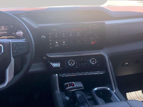 Used 2024 GMC Sierra 1500 Denali w/ Technology Package AWD/4WD image 7