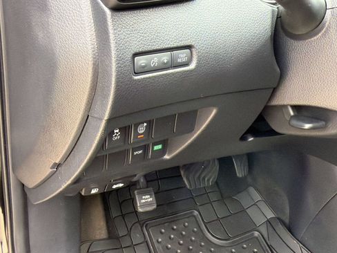 Used 2017 Nissan Rogue SV FWD image 24