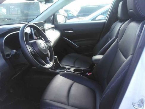 Used 2025 Toyota Corolla Cross XLE FWD image 3