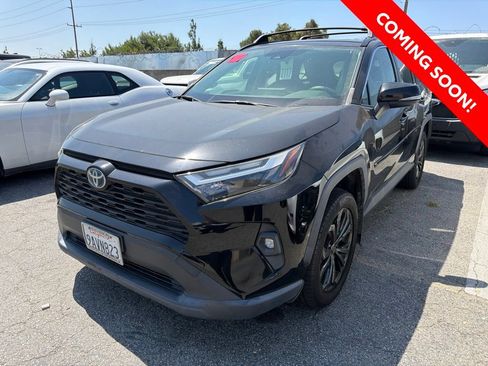 Used 2022 Toyota RAV4 XLE Premium AWD/4WD image 2