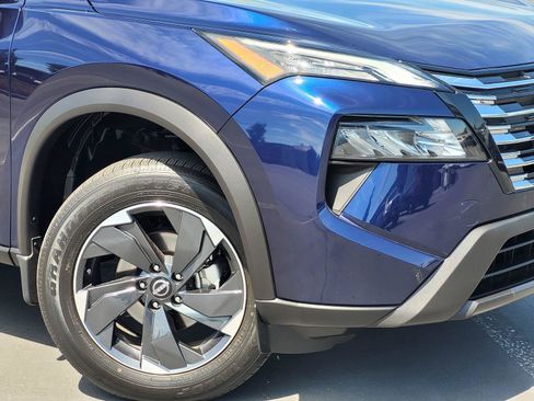 Used 2025 Nissan Rogue SV AWD/4WD image 5