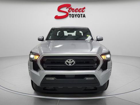 Certified 2025 Toyota Tacoma SR5 AWD/4WD image 6