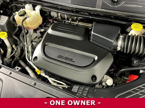 Used 2023 Chrysler Pacifica Limited FWD image 32