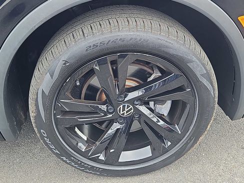 Used 2023 Volkswagen Tiguan SE R-Line AWD/4WD image 10