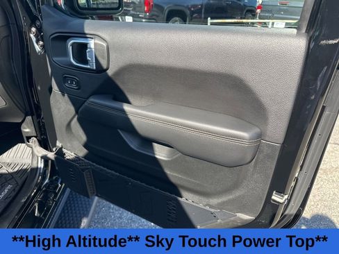 Used 2022 Jeep Wrangler Unlimited Sahara image 19