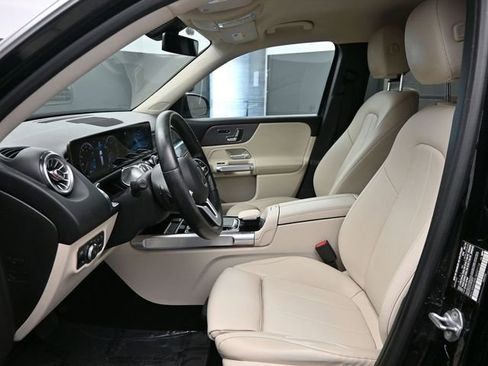 Used 2020 Mercedes-Benz GLB 250 w/ Premium Package image 6