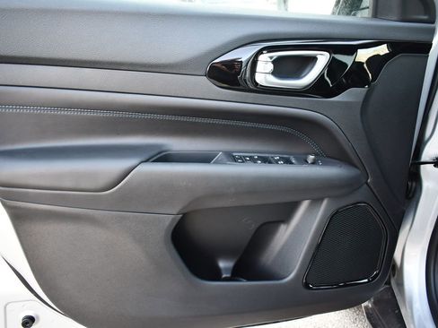 New 2026 Jeep Compass Latitude image 13