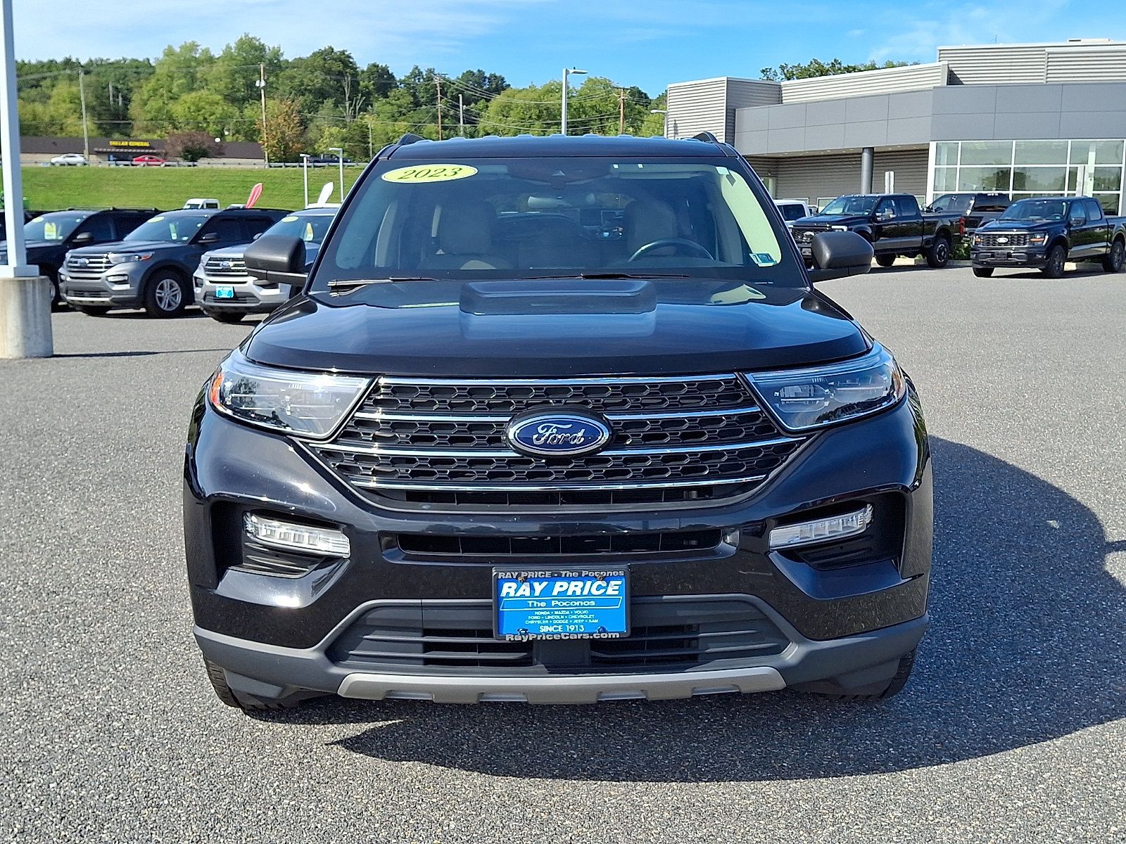 Certified 2023 Ford Explorer XLT w/ Equipment Group 202A AWD/4WD image 2