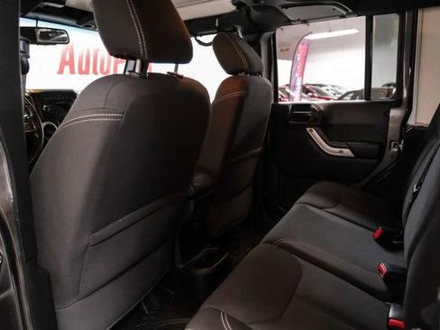 Used 2017 Jeep Wrangler Unlimited Sahara w/ Connectivity Group image 29