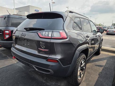 Used 2019 Jeep Cherokee Trailhawk w/ Comfort/Convenience Group AWD/4WD image 3