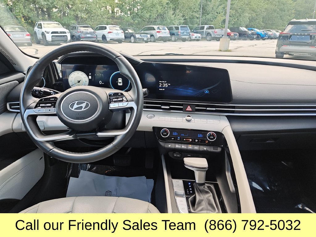 Used 2025 Hyundai Elantra Limited FWD image 14