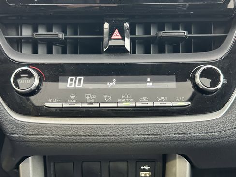 Certified 2022 Toyota Corolla Cross LE w/ Moonroof Package image 29