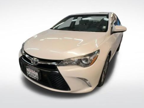 Used 2017 Toyota Camry XLE FWD image 3