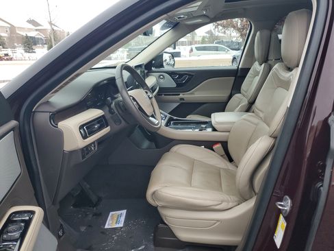 Certified 2023 Lincoln Aviator Reserve w/ Equipment Group 201A image 12