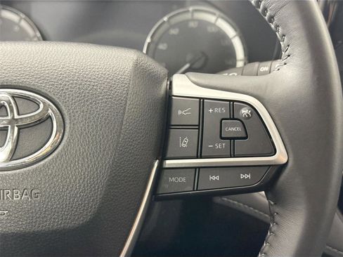 Used 2024 Toyota Highlander LE image 18