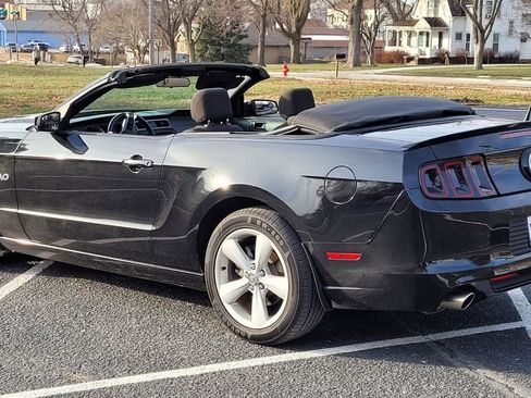 Used 2013 Ford Mustang GT image 3