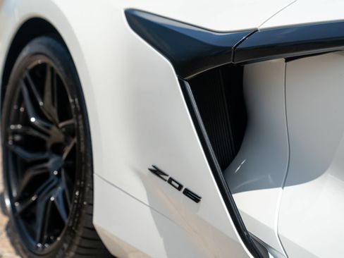 Used 2025 Chevrolet Corvette Z06 w/ Stealth Interior Trim Package RWD image 29