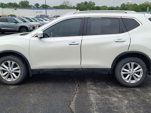 Used 2015 Nissan Rogue SV w/ SV Premium Package FWD image 3