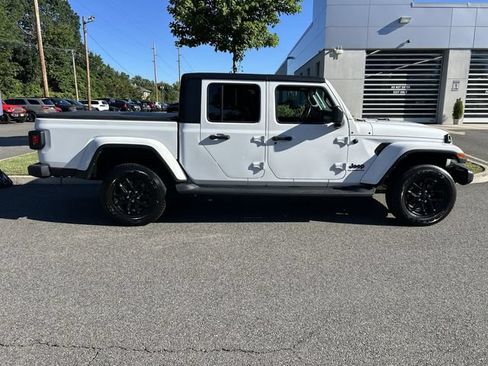 Used 2022 Jeep Gladiator Sport AWD/4WD image 9