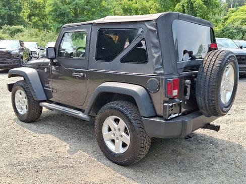 Used 2016 Jeep Wrangler Sport w/ Quick Order Package 23S AWD/4WD image 4