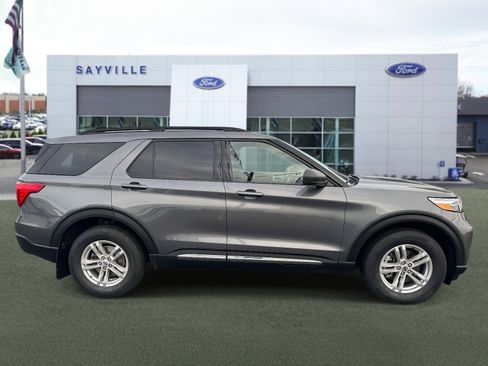 Used 2022 Ford Explorer XLT image 6