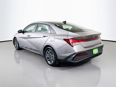 Used 2024 Hyundai Elantra SEL image 7